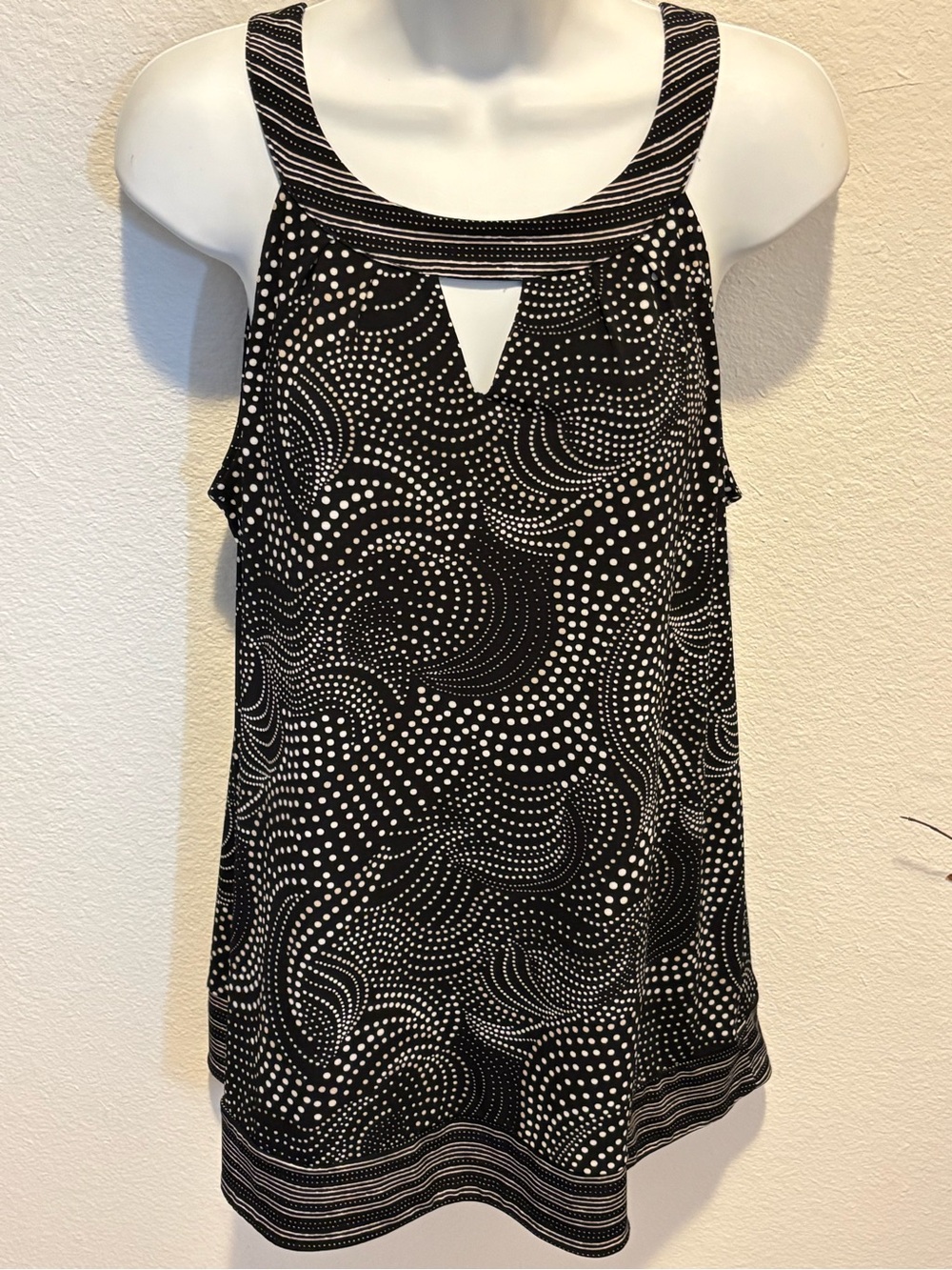 Women’s Black and White Patterned Sleeveless Top Sz Large, Est. 1946 Brand